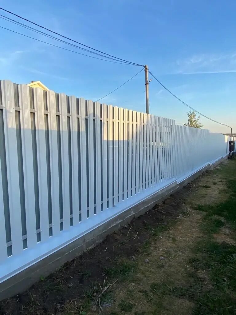 Забор из евроштакетника